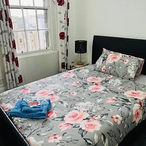 Historic Royal Mile Flat , 5min From Waverly Railway Station Edinburgh