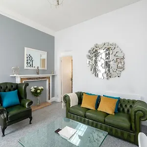 super-first-floor-apartment-two-bedroom-central-location.tophotelsbath.com/